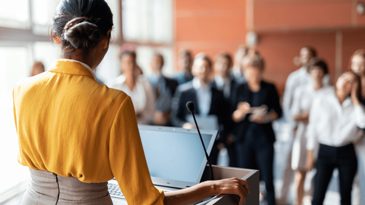 Public Speaking Classes for Working Professionals-Learn with PlanetSpark