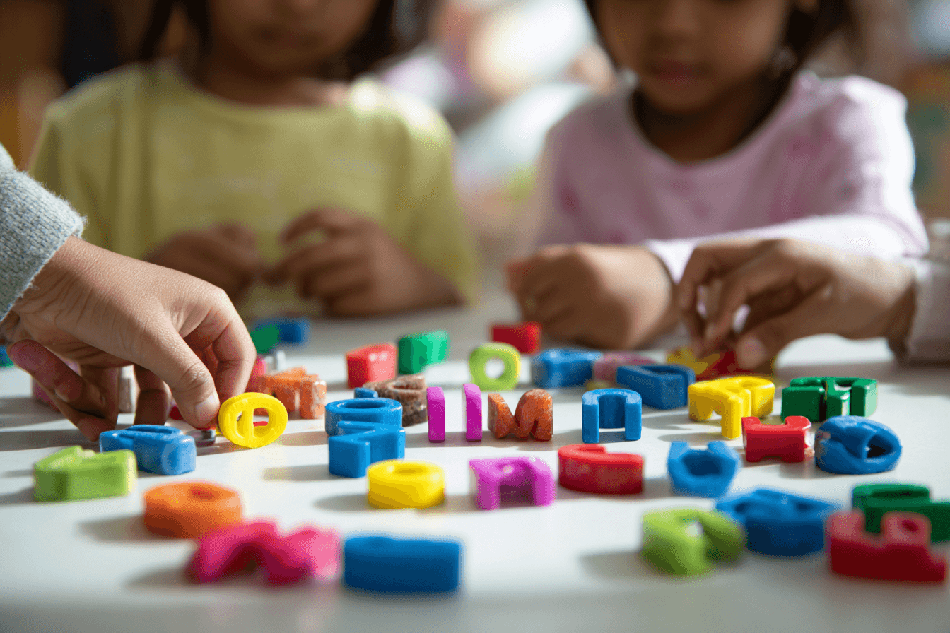 children learning phonics